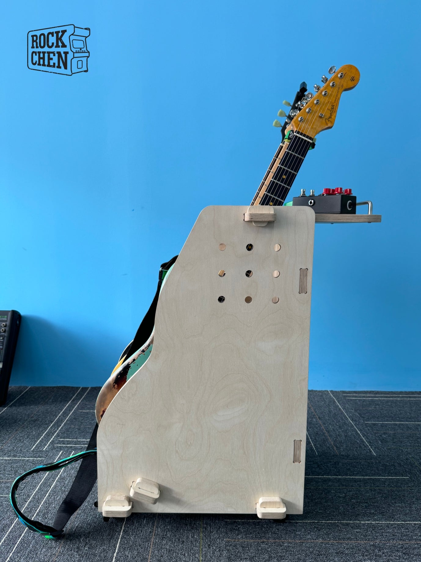 Wooden multi row roller guitar stand