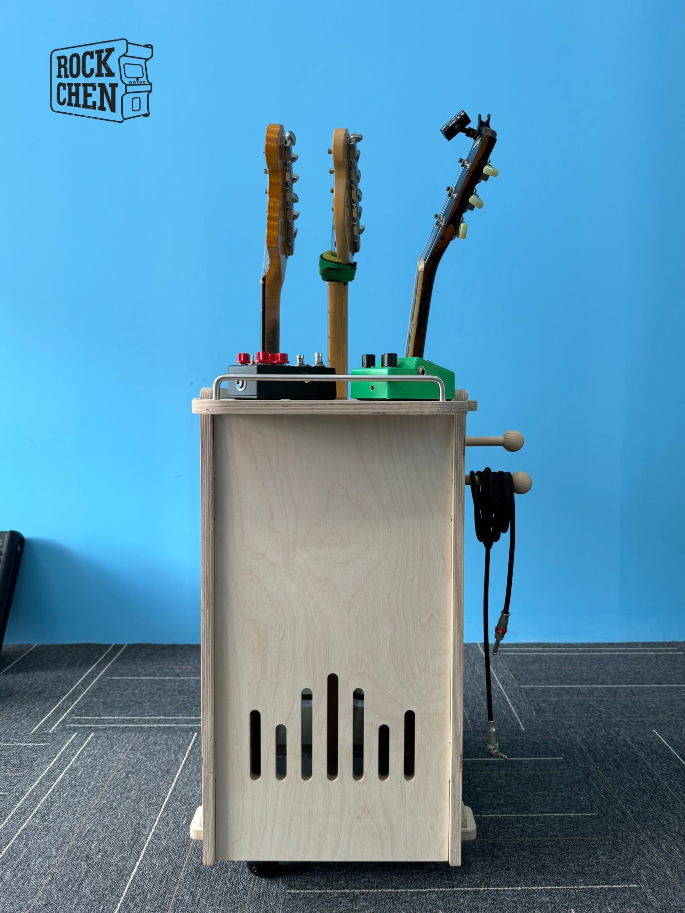 Wooden multi row roller guitar stand